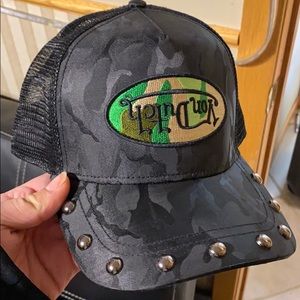 Von Dutch hat